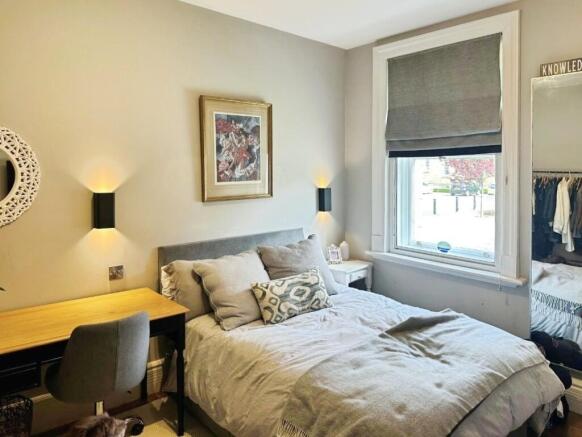 3 bed Flat for sale Image 8