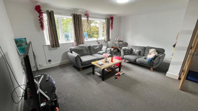 2 bed Apartment to rent Image 4