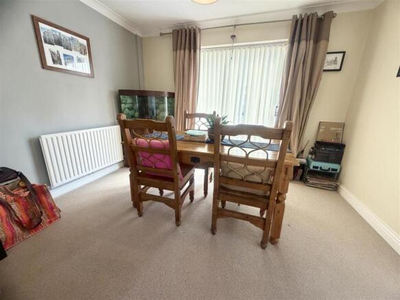 4 bed Detached for sale Image 9