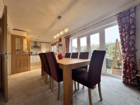 Kitchen / dining