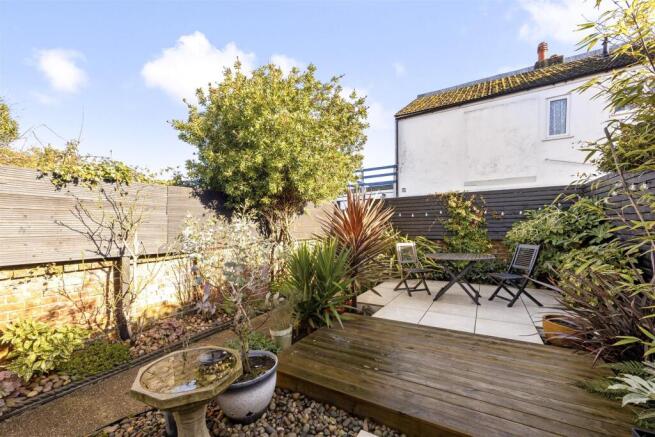 South Farm Road 88, Top Floor Flat-032.JPG