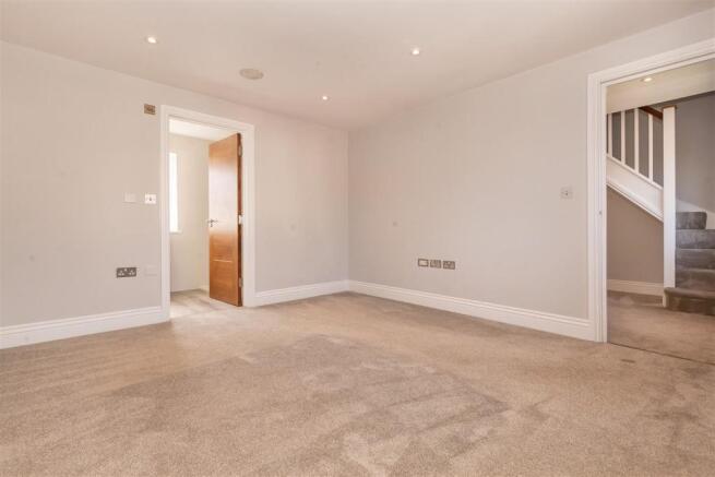 2 Abbotts Way (16).jpg