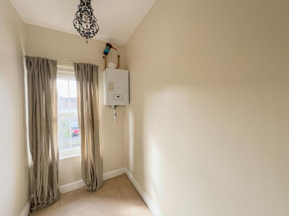 2 bed Terraced to rent Image 10