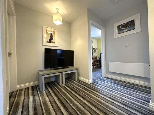 Generous First Floor Landing 583
