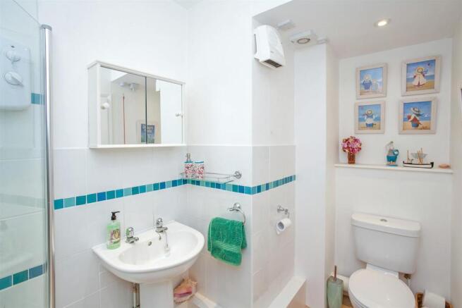 Bathroom 2.jpg