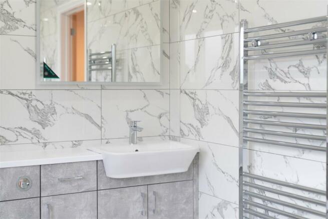 Main Bathroom.jpg