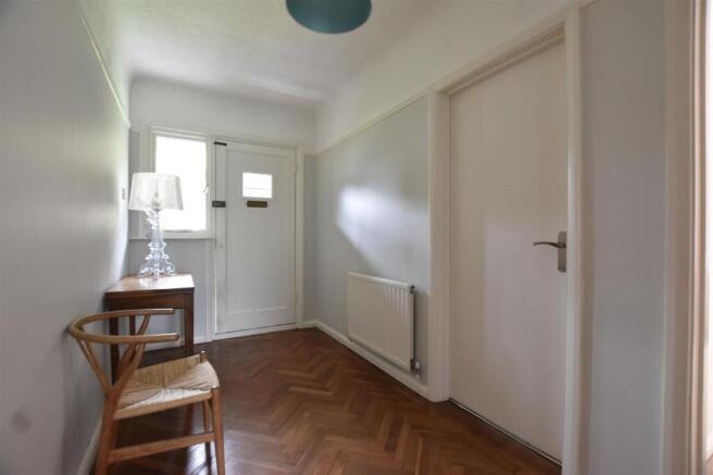 Hillside Road, Ashtead, KT21 photo 4