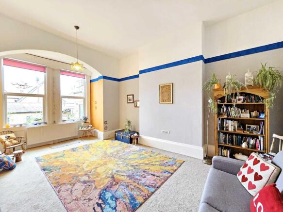 3 bed Flat for sale Image 9
