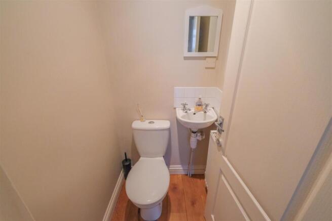 4 bed Semi-Detached for sale Image 8