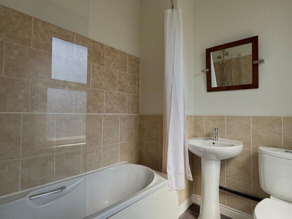 2 bed Terraced to rent Image 8