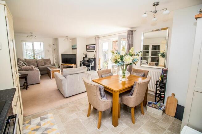 Kitchen / Lounge Pic 2