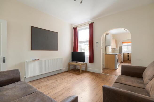 4 bed House for sale Image 5