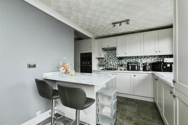 3 bed Semi-Detached for sale Image 4