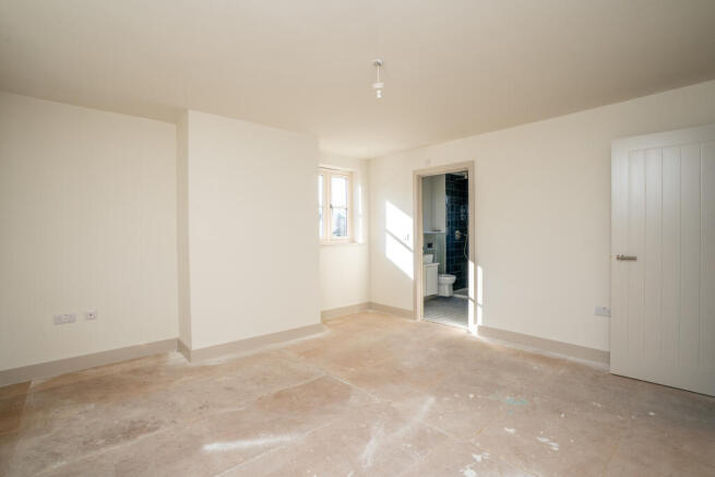 5 bed Detached for sale Image 12