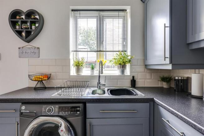 3 bed Semi-Detached for sale Image 9