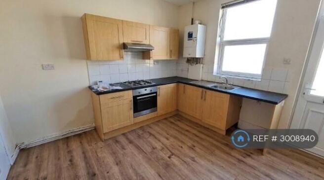 3 bed Terraced to rent Image 4