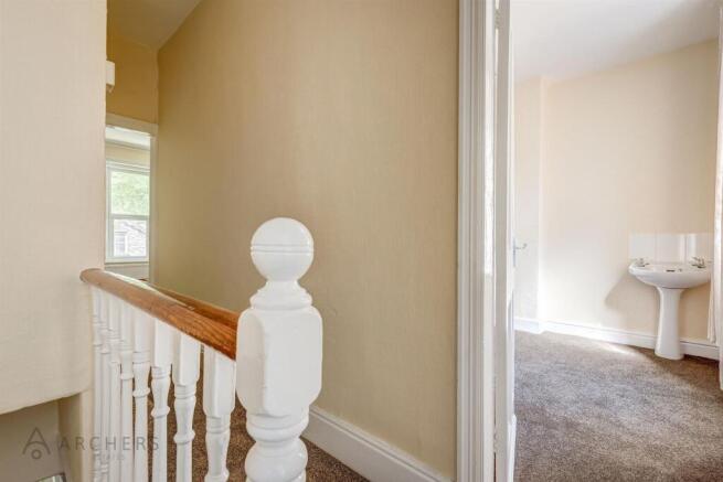 4 bed Semi-Detached for sale Image 10