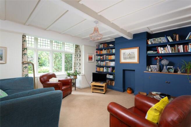 5 bed Semi-Detached for sale Image 9