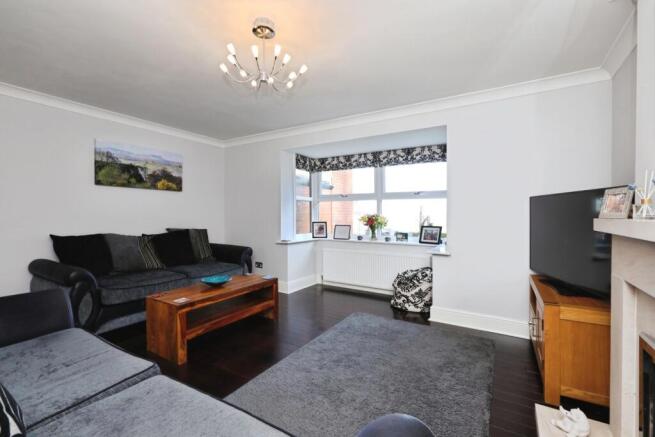 5 bed Detached for sale Image 5