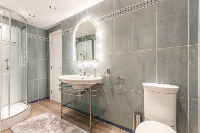 4 bed Detached for sale Image 11