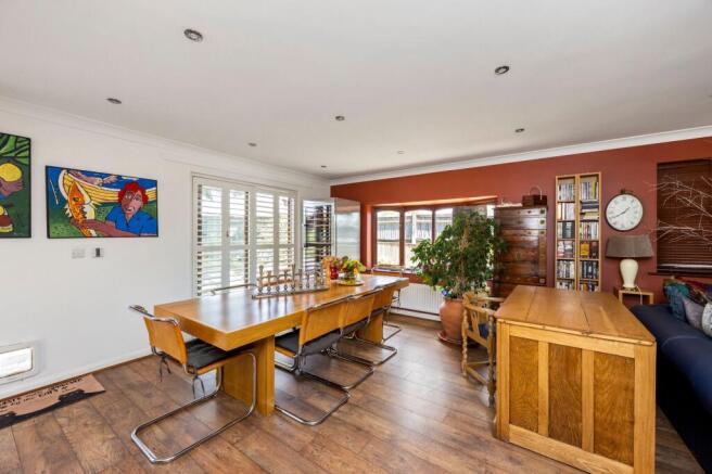Sitting / dining room