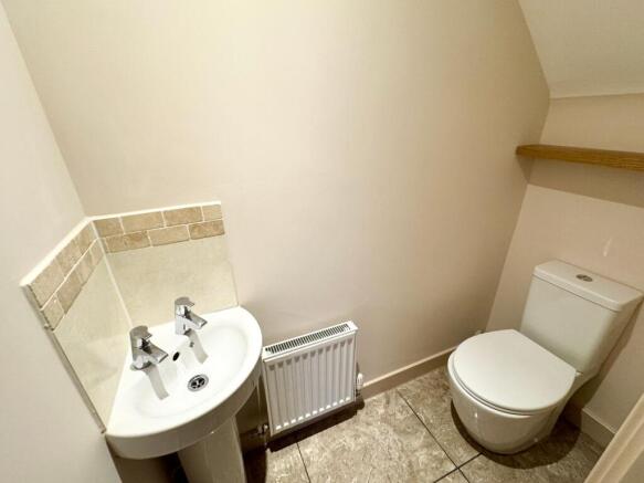 CLOAKROOM W.C.