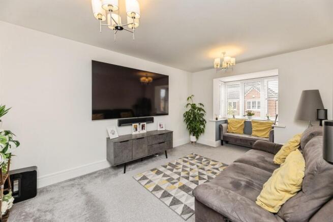 3 bed Semi-Detached for sale Image 2