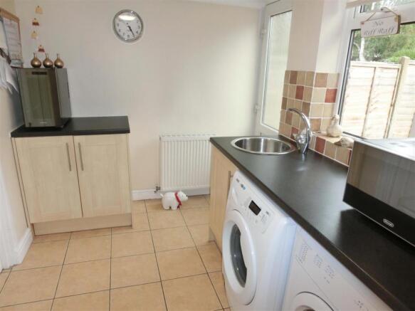 Lynbrook Close 5 utility.jpg
