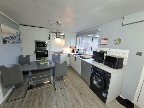 KITCHEN/BREAKFAST ROOM