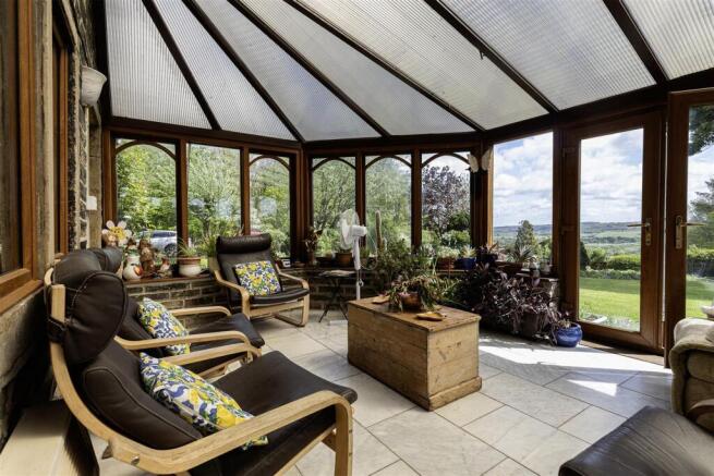 5 bed Detached for sale Image 11