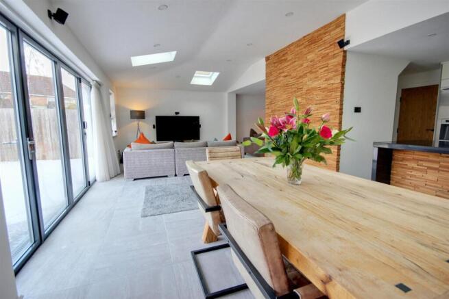 4 bed Detached for sale Image 5