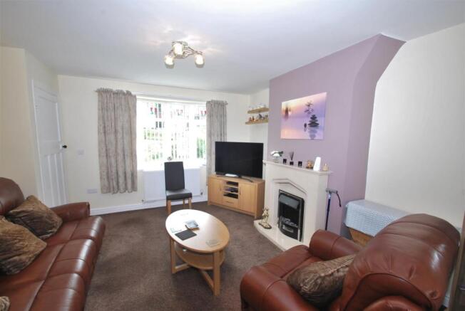 47 Bates Lane Living Room.JPG
