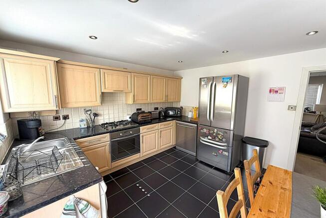 Kitchen 2.jpg