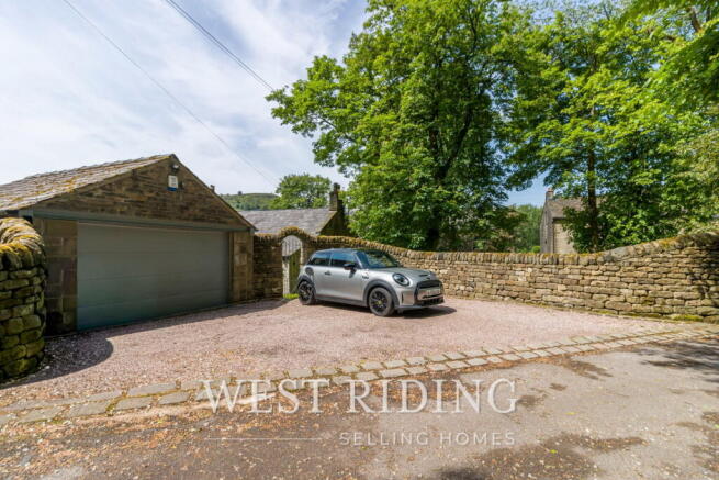 4 bed Detached for sale Image 8