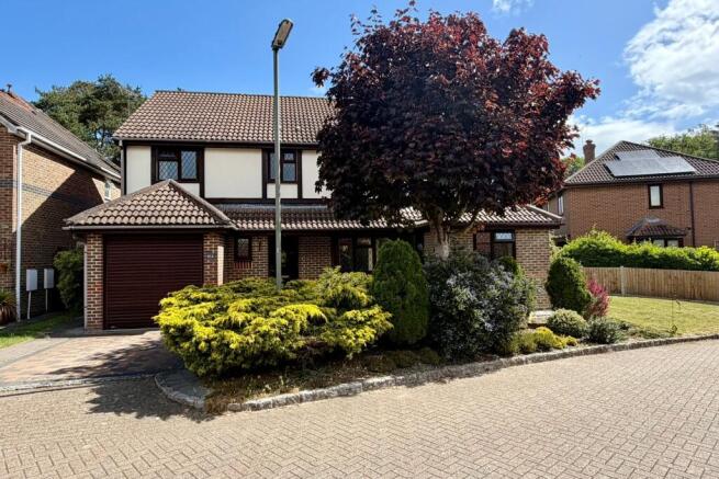 4-bed detached on Maguire Drive, FRIMLEY, GU16, £675,000