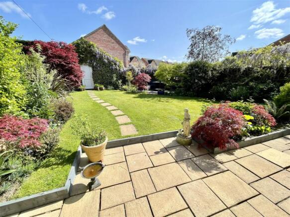 11. GARDEN.jpg