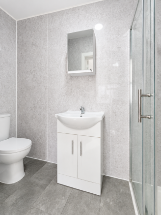 Room 6 - Bathroom