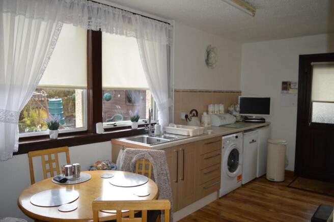 Dining/kitchen