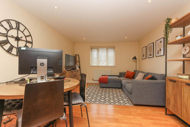 Lounge/Dining Are...