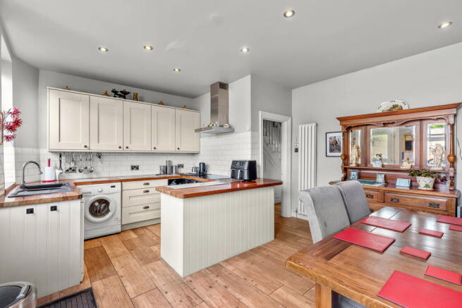 5 bed Terraced for sale Image 7