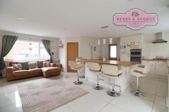 KITCHEN /FAMILY ROOM