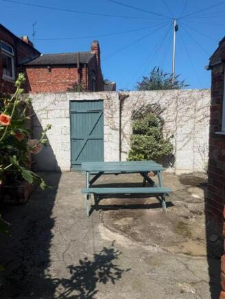 4 bed Terraced to rent Image 11