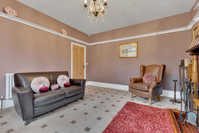 5 bed Detached for sale Image 7