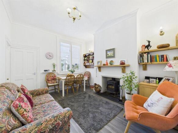 Dining room:
