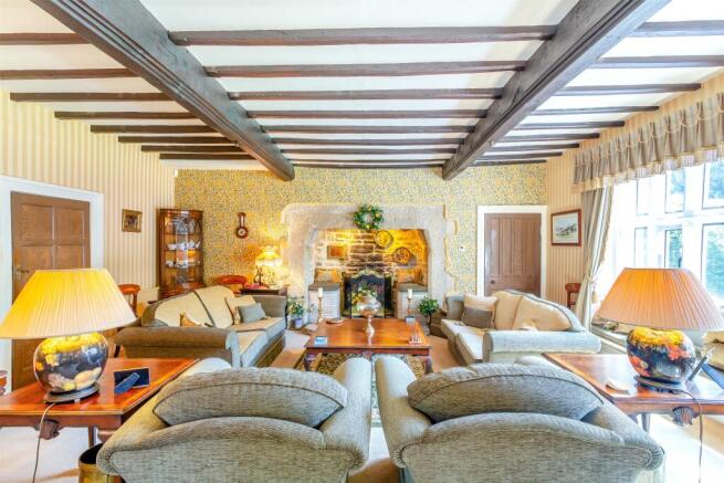 6 bed House for sale Image 2
