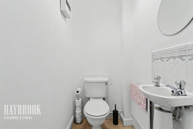 4 bed Detached for sale Image 10