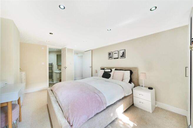 2 bed Apartment for sale Image 5