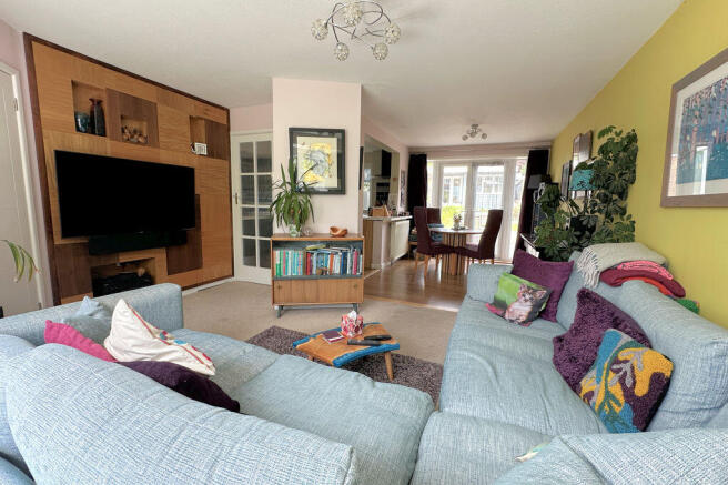 Lounge/Dining Room