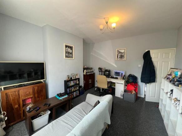 2 bed Terraced to rent Image 4