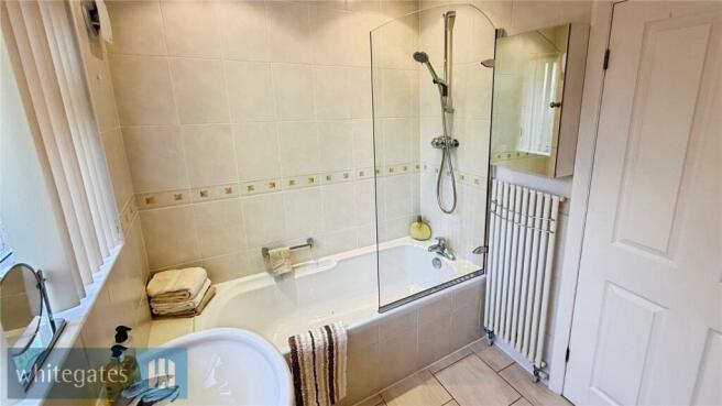 4 bed Bungalow for sale Image 8